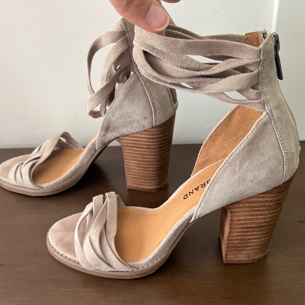 Lucky Brand Lakisha Suede Strappy Block Heels Size 7